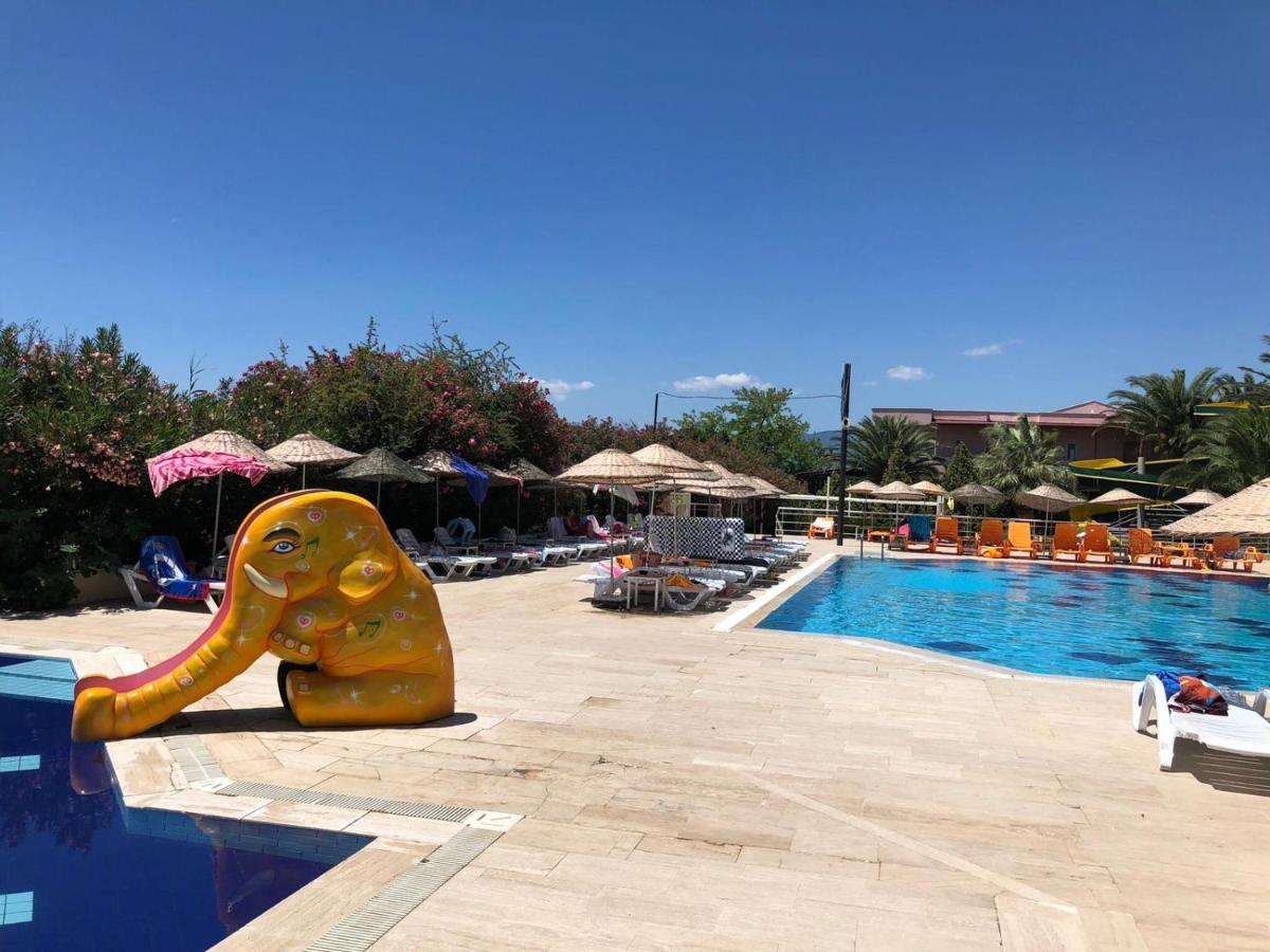 Hotel Afytos Oeren Park Mtk Exteriér fotografie